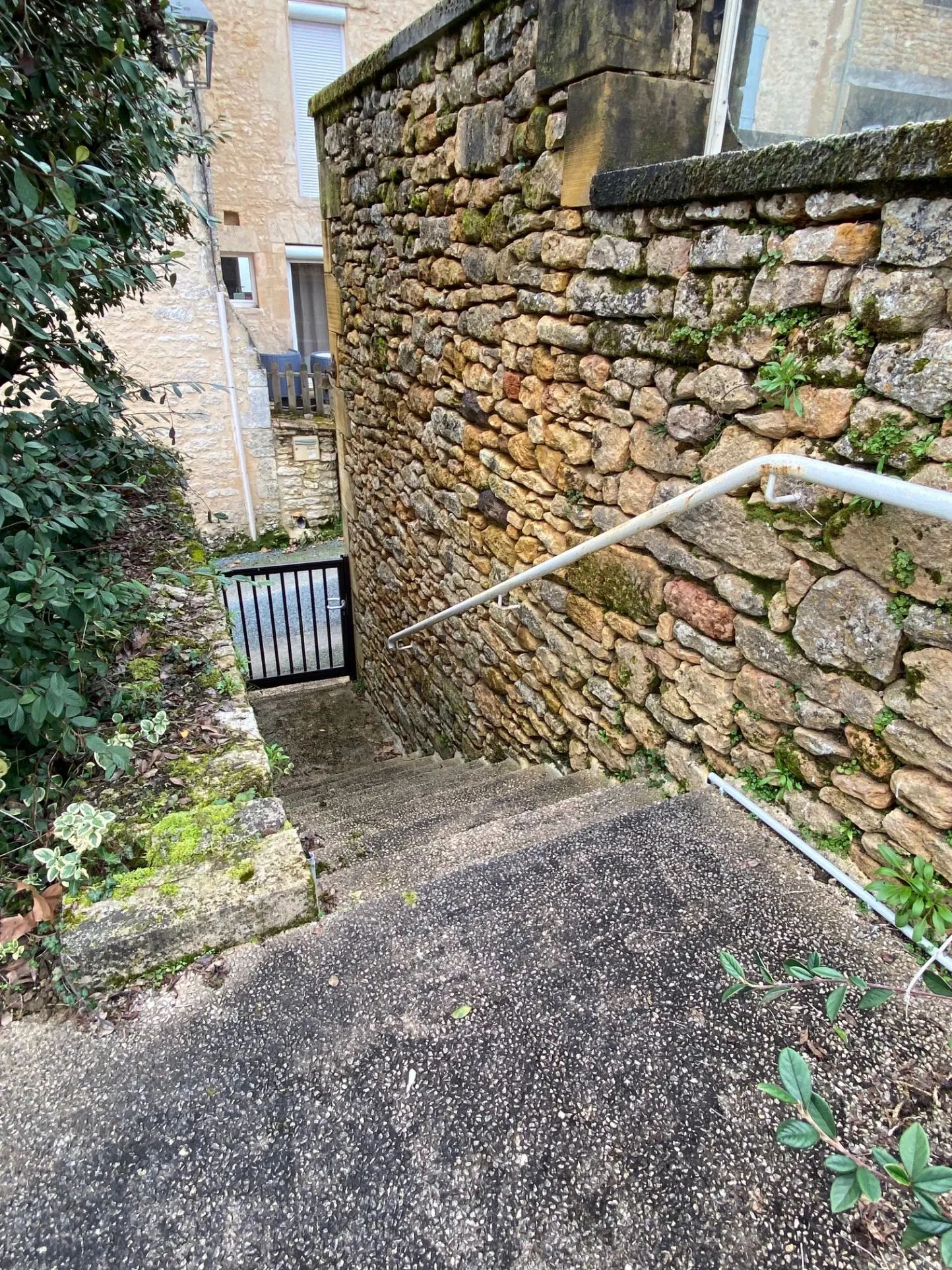 Maison familiale à Lacapelle - 4 chambres, jardin et véranda climatisée 