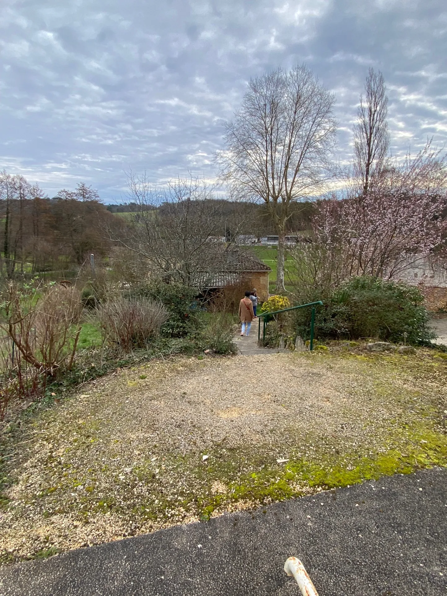 Maison familiale à Lacapelle - 4 chambres, jardin et véranda climatisée 