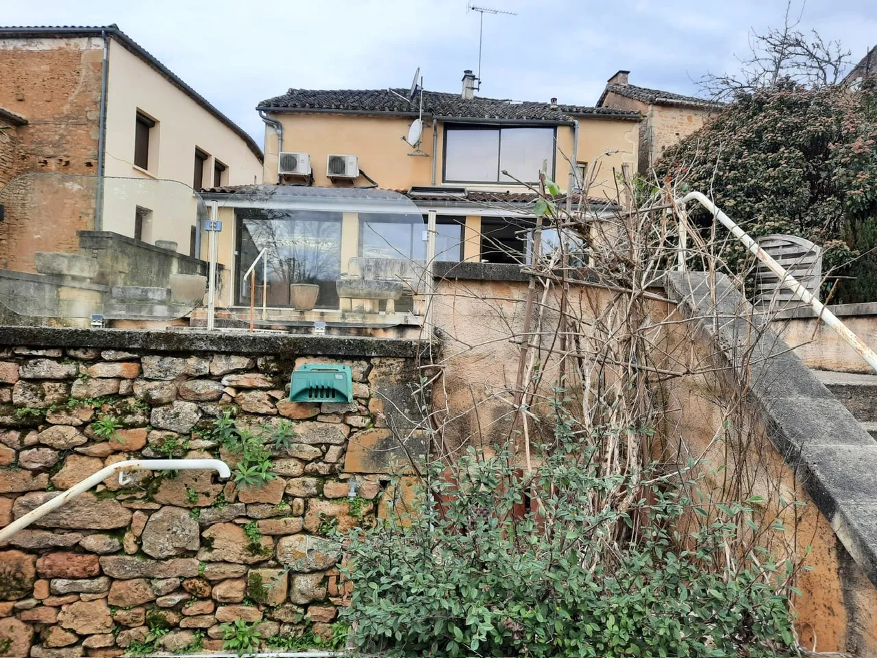 Maison familiale à Lacapelle - 4 chambres, jardin et véranda climatisée 