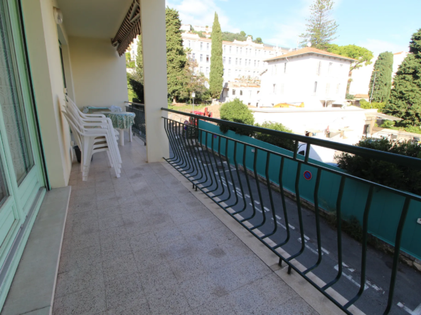 Appartement deux pièces avec terrasse au centre-ville de Menton