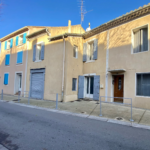 Maison de village à Camaret sur Aigues : 3 chambres & dépendance