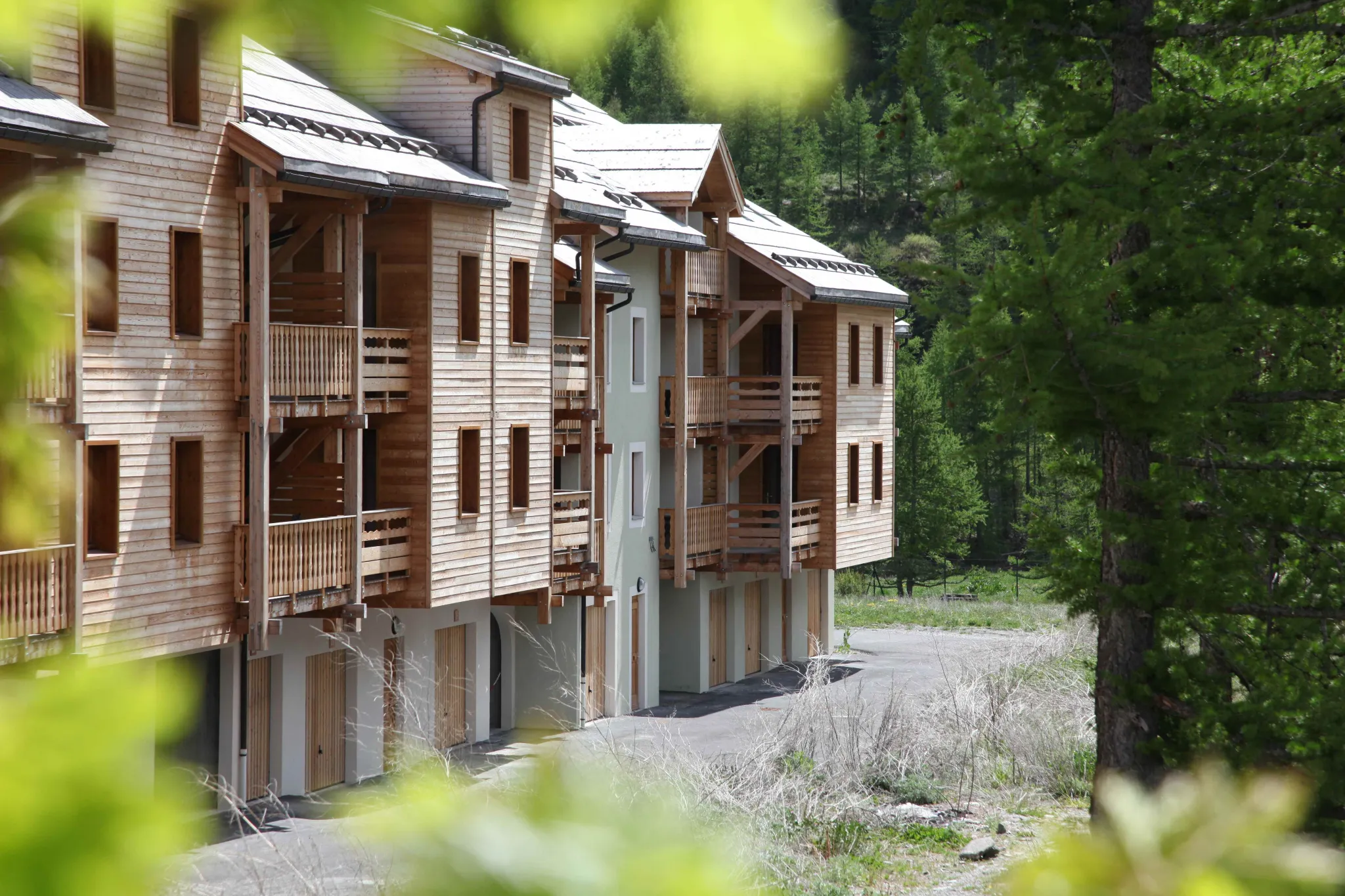 Appartement à vendre à Abries avec terrasse et garage 