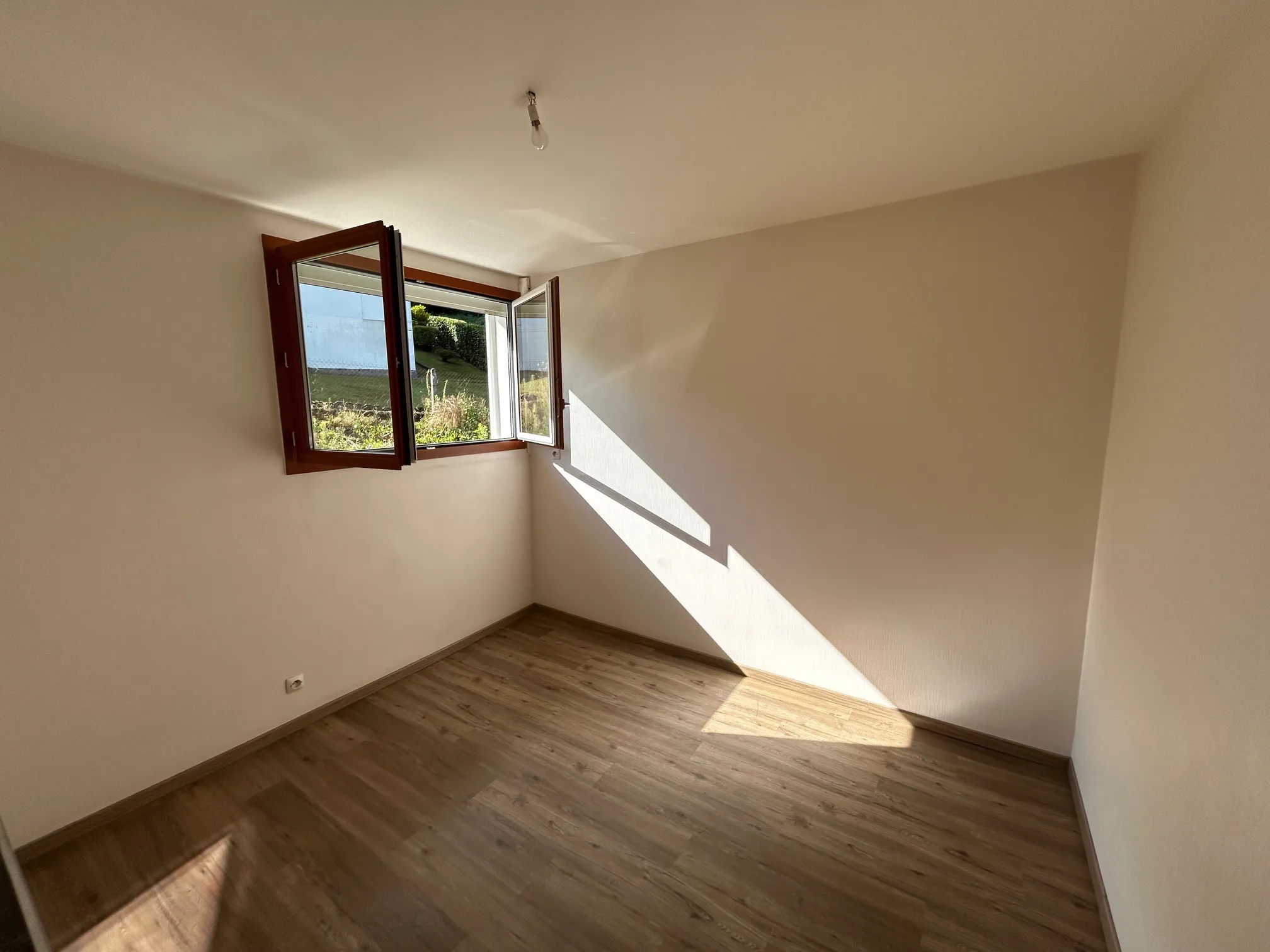 Maison à vendre à Ussel en Corrèze - 4 chambres, terrain de 450 m² 