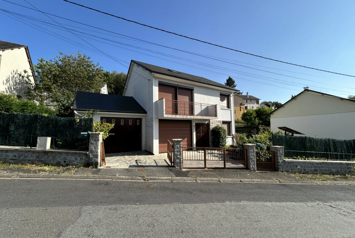 Maison à vendre à Ussel en Corrèze - 4 chambres, terrain de 450 m² 