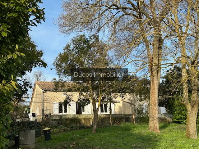 Ancienne Ferme Rénovée à Marmande avec Vue Dégagée 