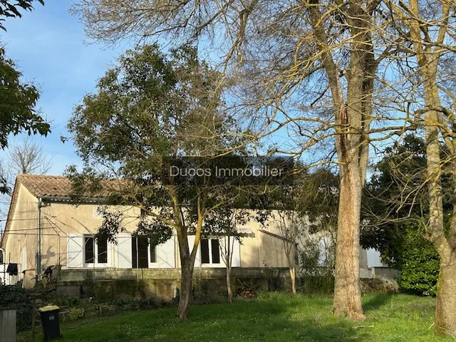 Ancienne Ferme Rénovée à Marmande avec Vue Dégagée 