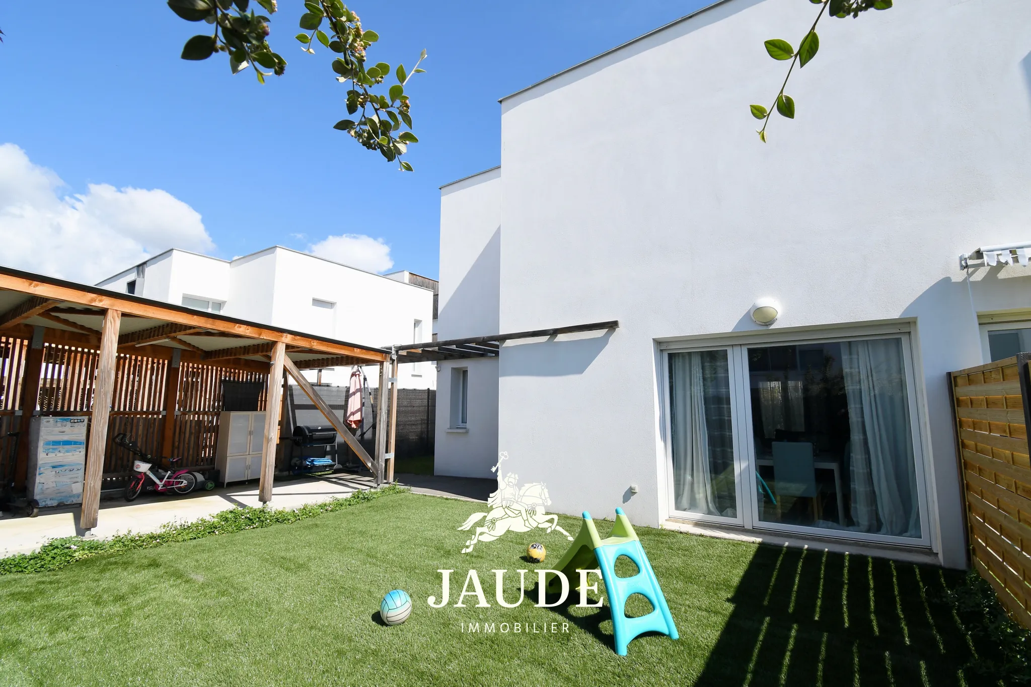 Maison contemporaine de 98 m² avec jardin à Clermont-Ferrand, écoquartier 'La Grande Plaine' 