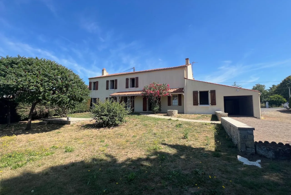 Maison en pierres avec jardin à Sainte Hermine 