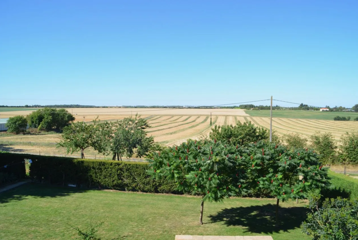 Maison en pierres avec jardin à Sainte Hermine 