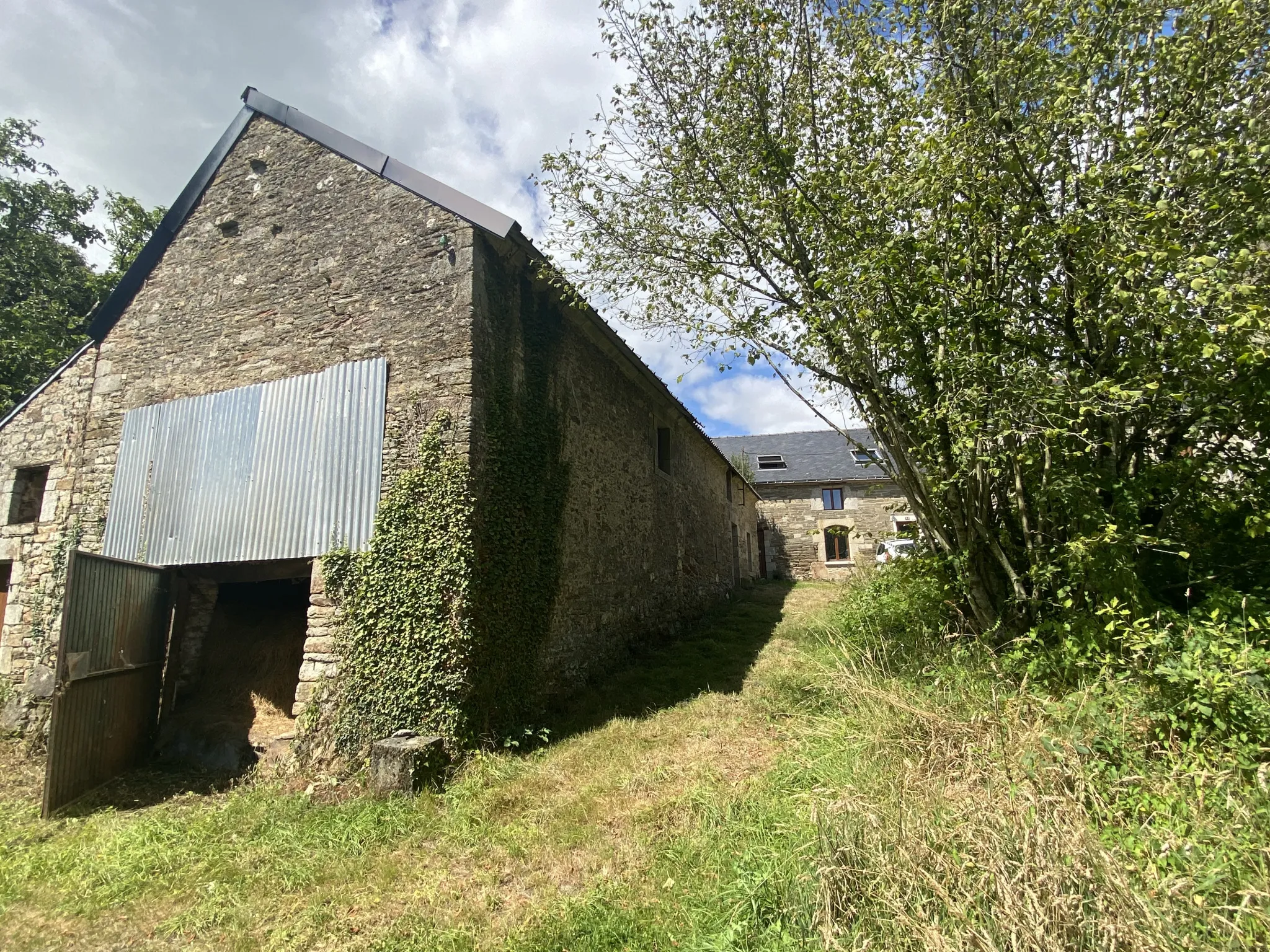 Maison à rénover à Guenin, avec grange sur 1,5 hectare 