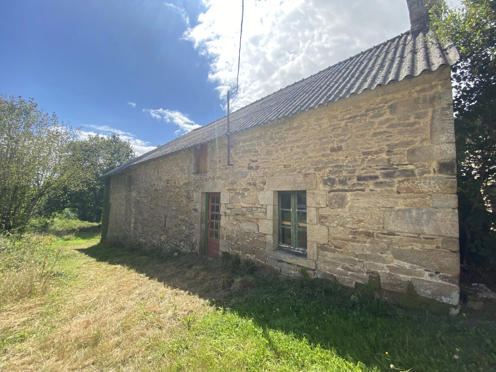 Maison à rénover à Guenin, avec grange sur 1,5 hectare 