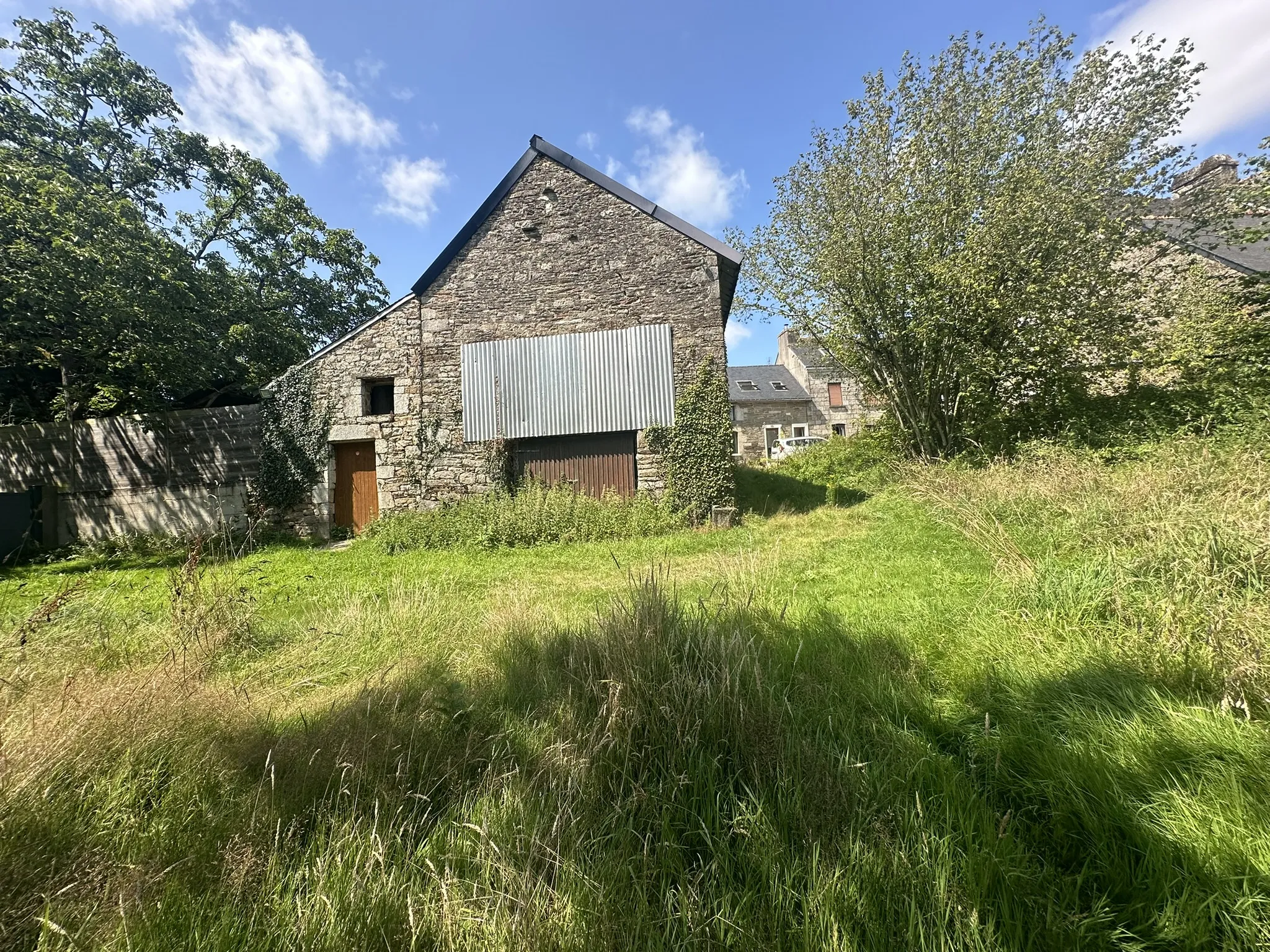 Maison à rénover à Guenin, avec grange sur 1,5 hectare 