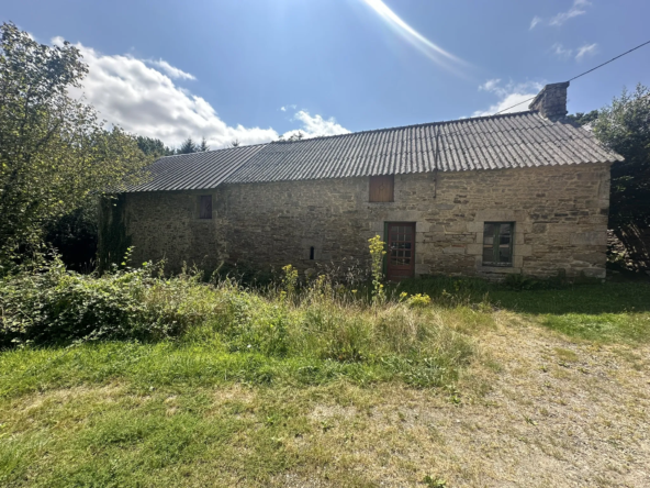 Maison à rénover à Guenin, avec grange sur 1,5 hectare