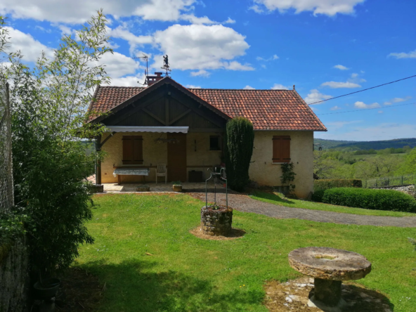 Maison spacieuse à vendre à Camburat - 108 m²