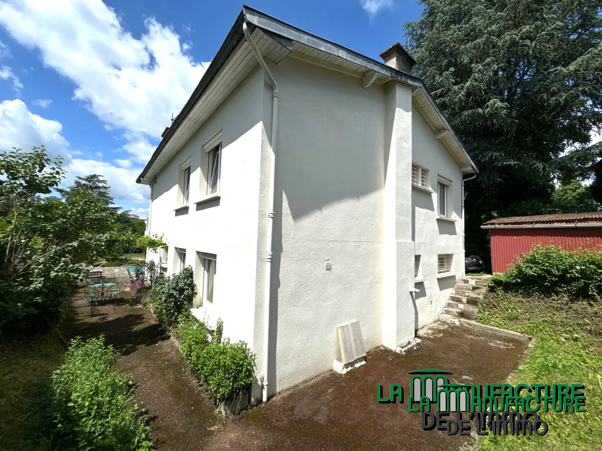 Maison individuelle avec piscine, 4 chambres et garage à Le Chambon-Feugerolles 