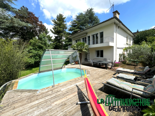 Maison individuelle avec piscine, 4 chambres et garage à Le Chambon-Feugerolles