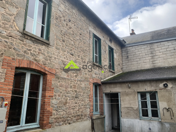 À vendre : Grande maison de bourg - 205 m2 à Champagnat