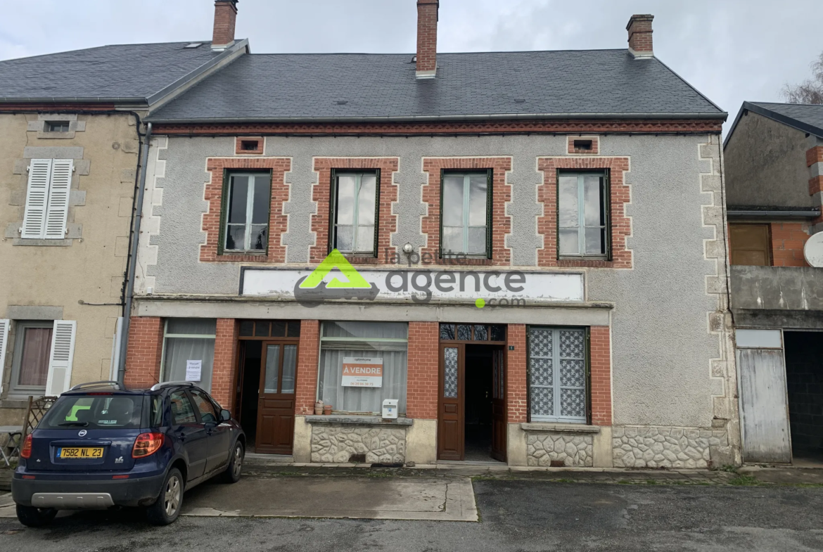 À vendre : Grande maison de bourg - 205 m2 à Champagnat 