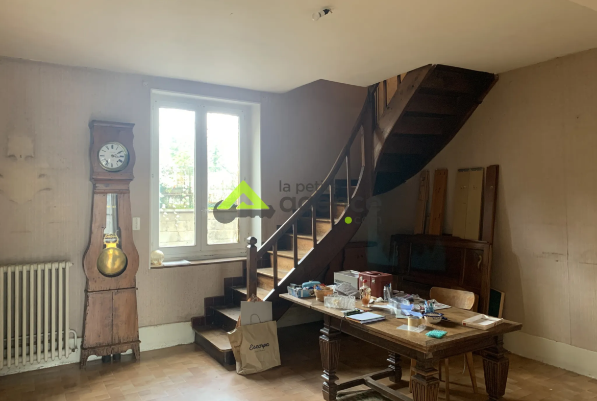 À vendre : Grande maison de bourg - 205 m2 à Champagnat 