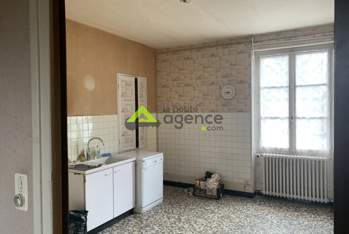 À vendre : Grande maison de bourg - 205 m2 à Champagnat 