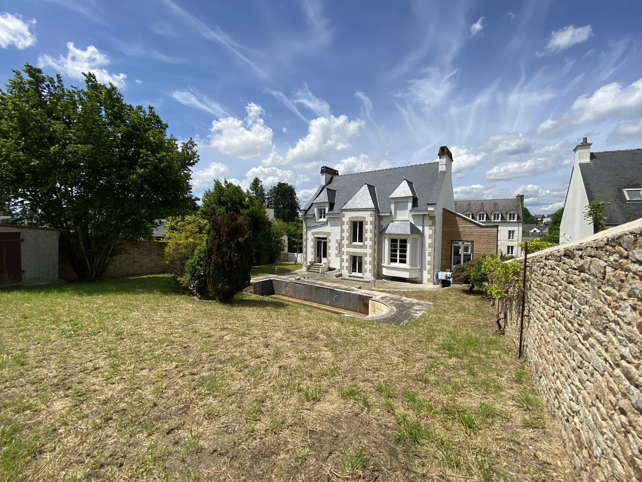 Belle maison de 213 m² à Guémené-Sur-Scorff avec piscine 