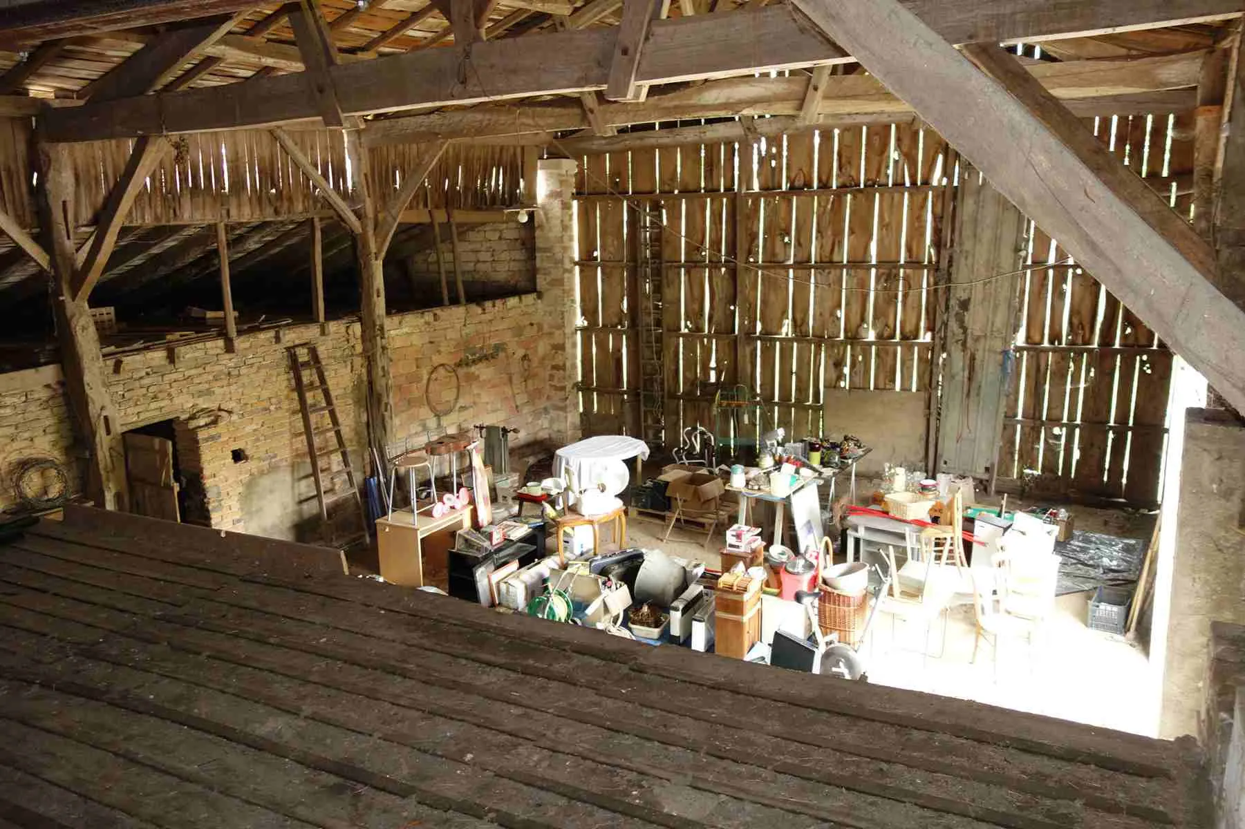 Maison en pierre avec grandes dépendances à St Ciers sur Gironde 