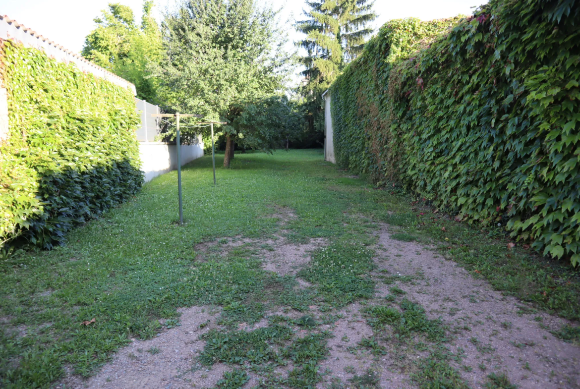 Maison à vendre à Autun, divisée en deux appartements 