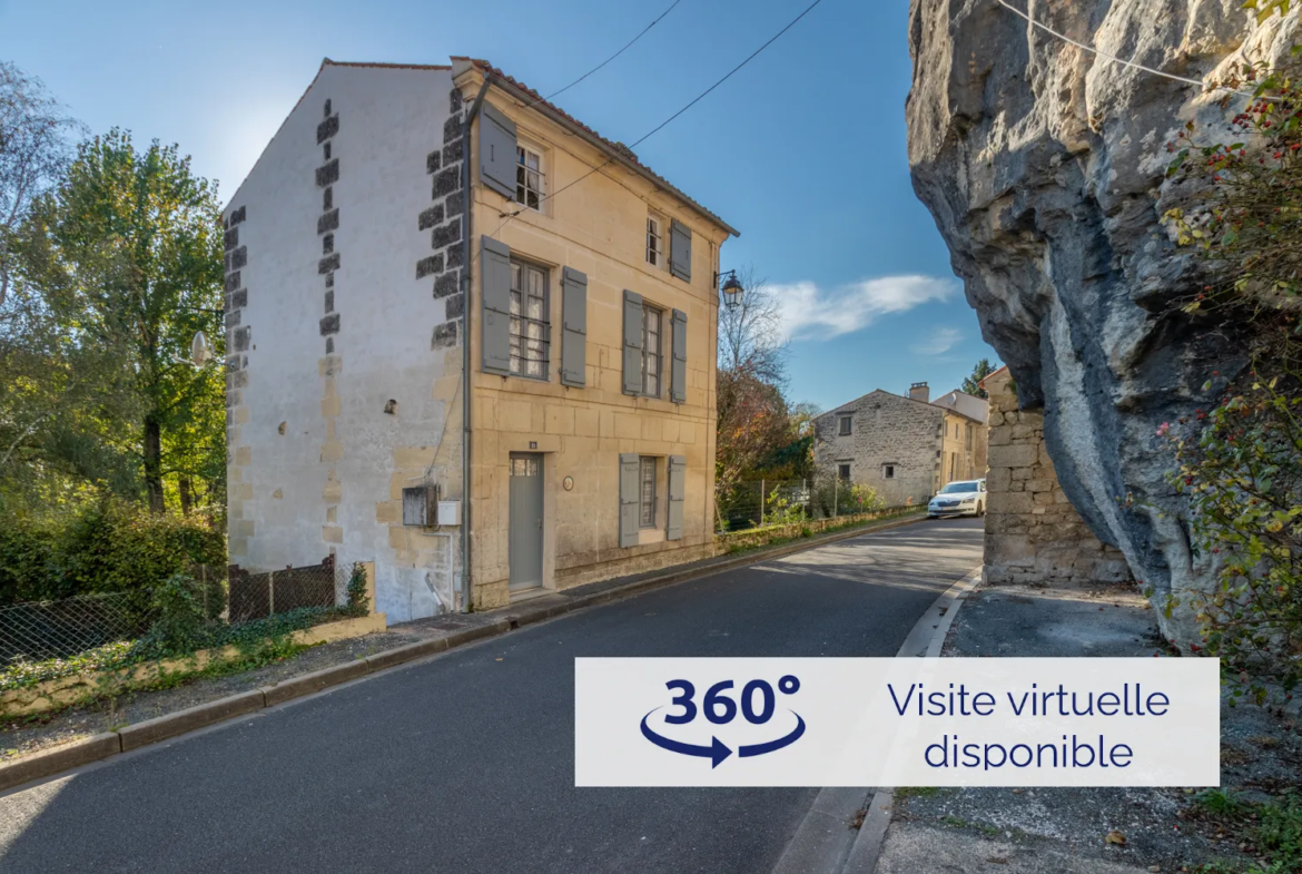 Maison ancienne à vendre à Saint-Savinien - 2-3 chambres, cour et grotte 