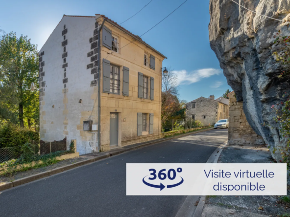 Maison ancienne à vendre à Saint-Savinien - 2-3 chambres, cour et grotte