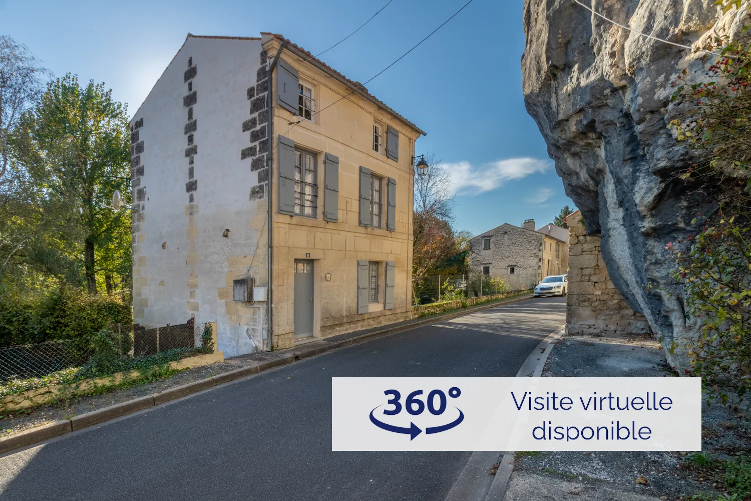 Maison ancienne à vendre à Saint-Savinien - 2-3 chambres, cour et grotte 