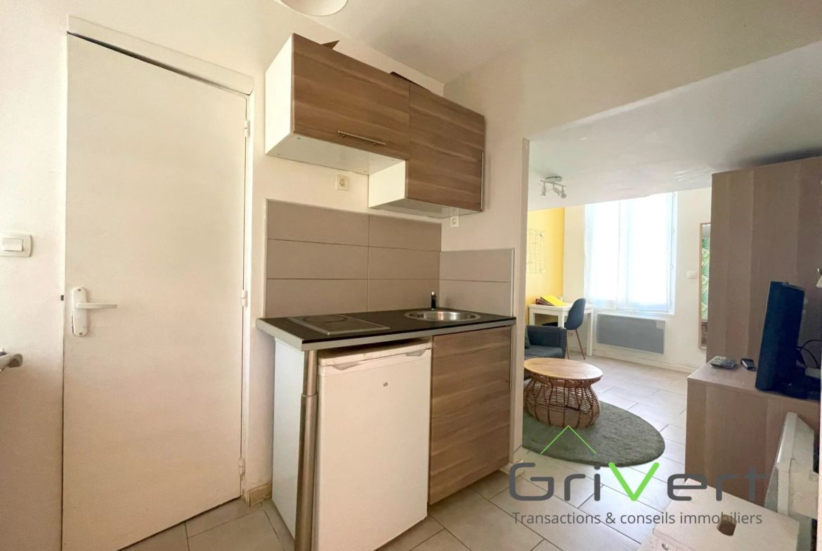 Appartement rénové à Nîmes avec mezzanine de 14 m² 