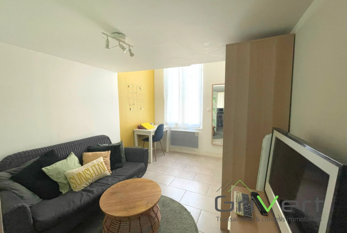 Appartement rénové à Nîmes avec mezzanine de 14 m² 