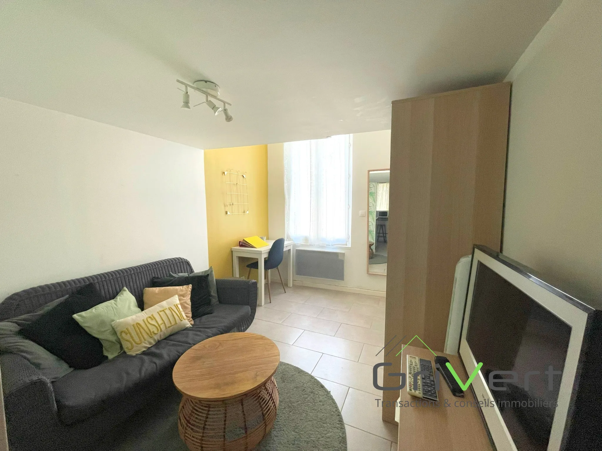 Appartement rénové à Nîmes avec mezzanine de 14 m² 