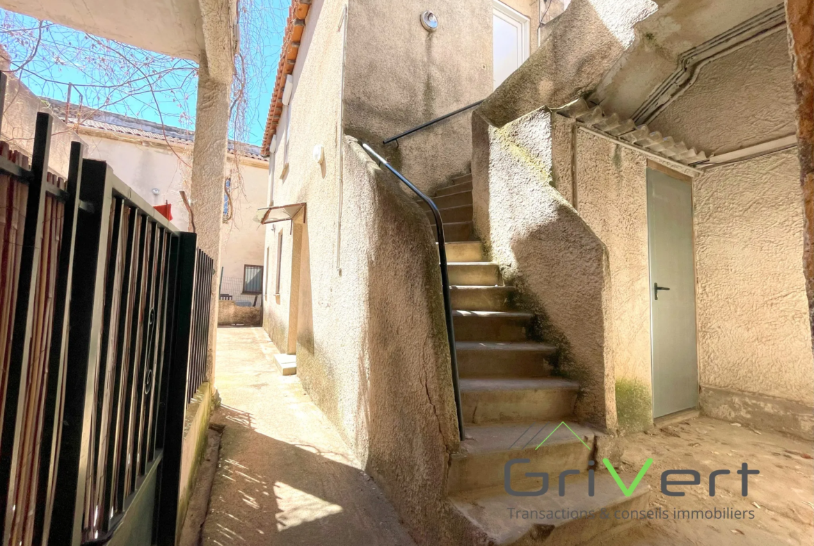 Appartement rénové à Nîmes avec mezzanine de 14 m² 