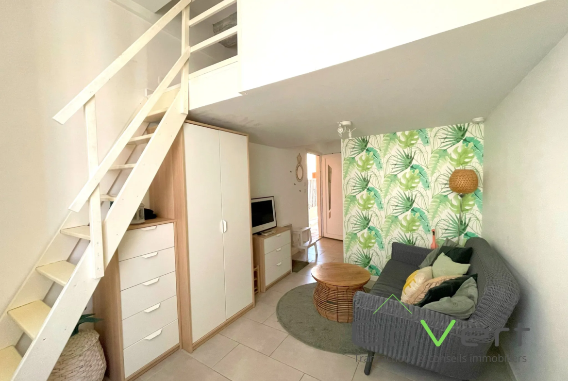 Appartement rénové à Nîmes avec mezzanine de 14 m² 