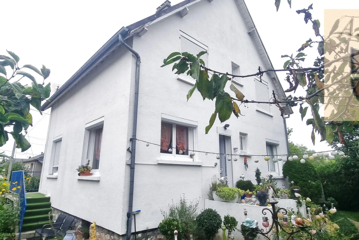 Charmante Maison à Vendôme - 4 Chambres, Proche Écoles et Commerces 