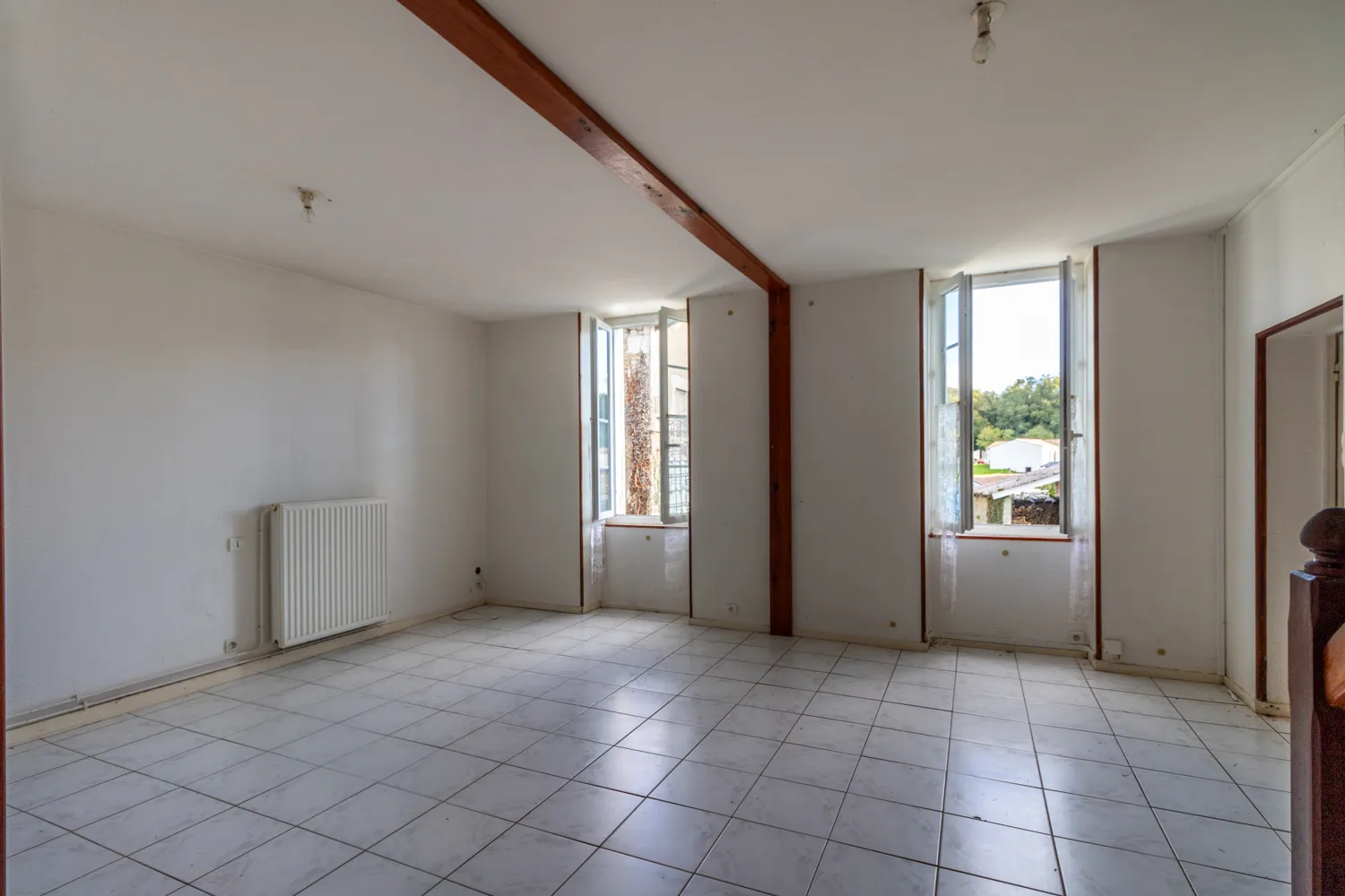 Maison charentaise à rénover à Fontcouverte - 75 m² habitables 