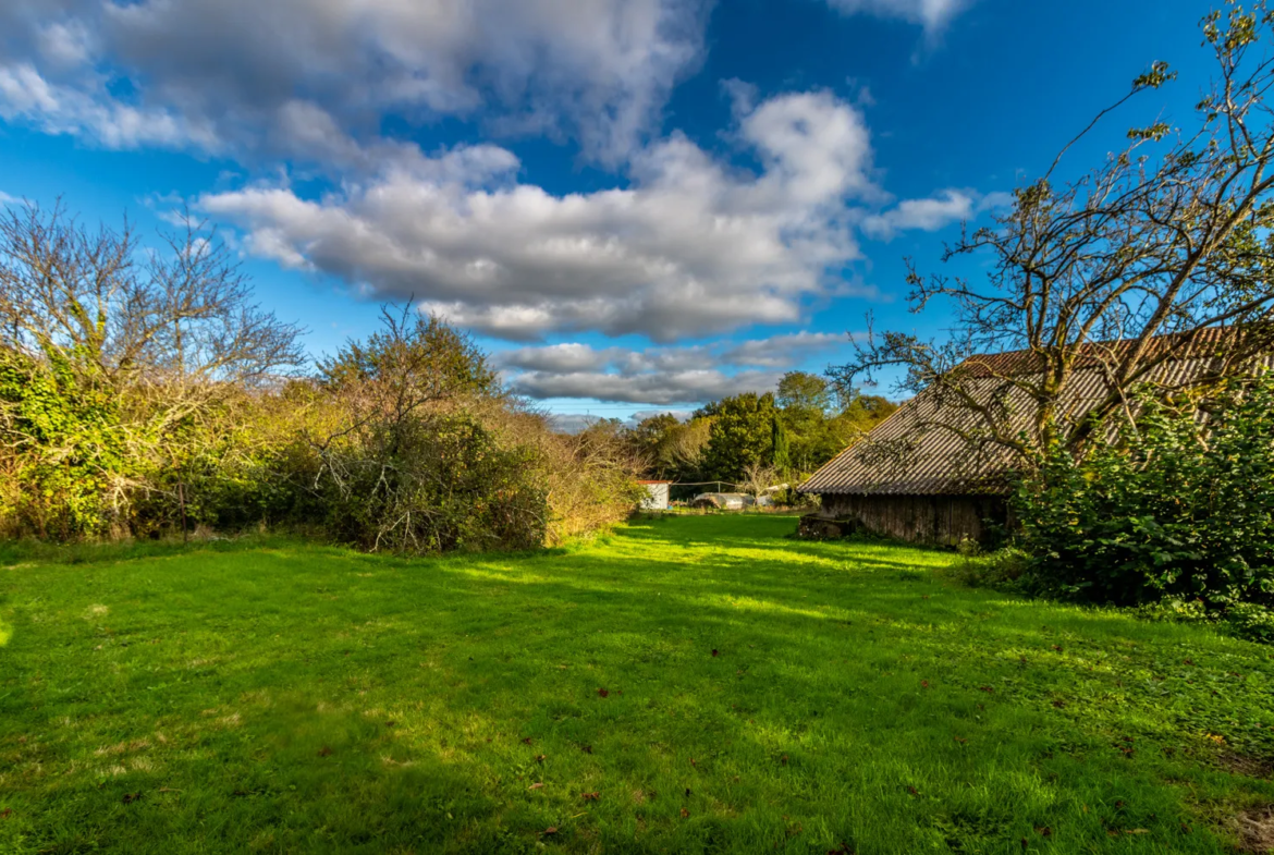 Maison charentaise à rénover à Fontcouverte - 75 m² habitables 