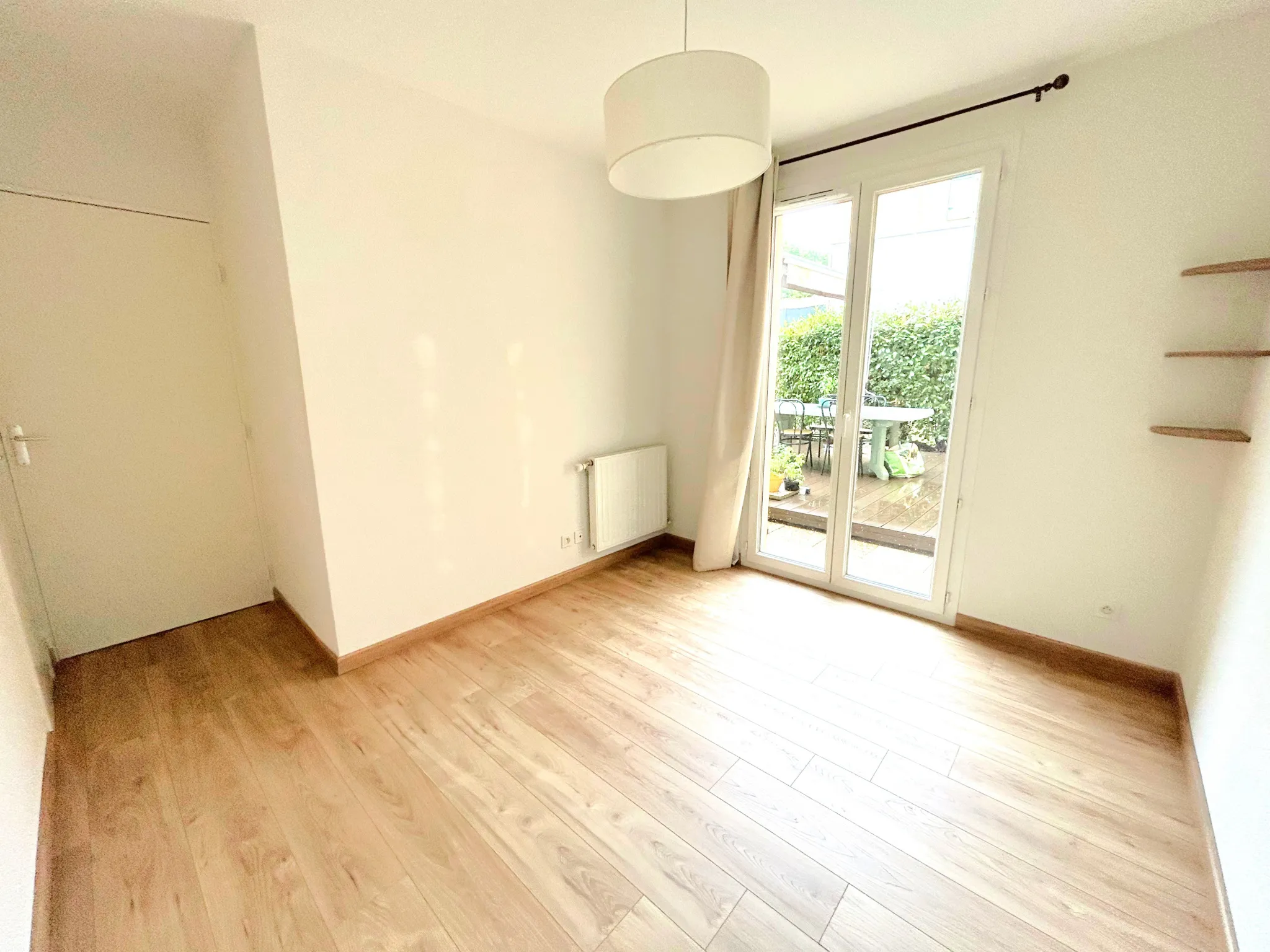 Appartement F2 avec jardin et garage à Saint-Genest-Lerpt 