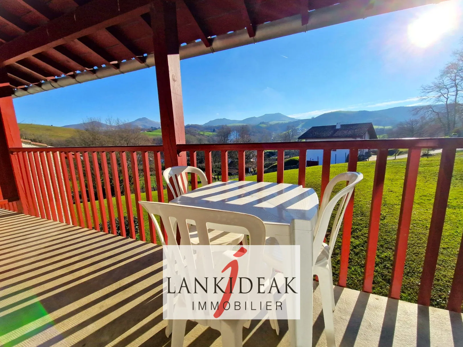 Appartement T3 avec balcon et piscine à Souraide 