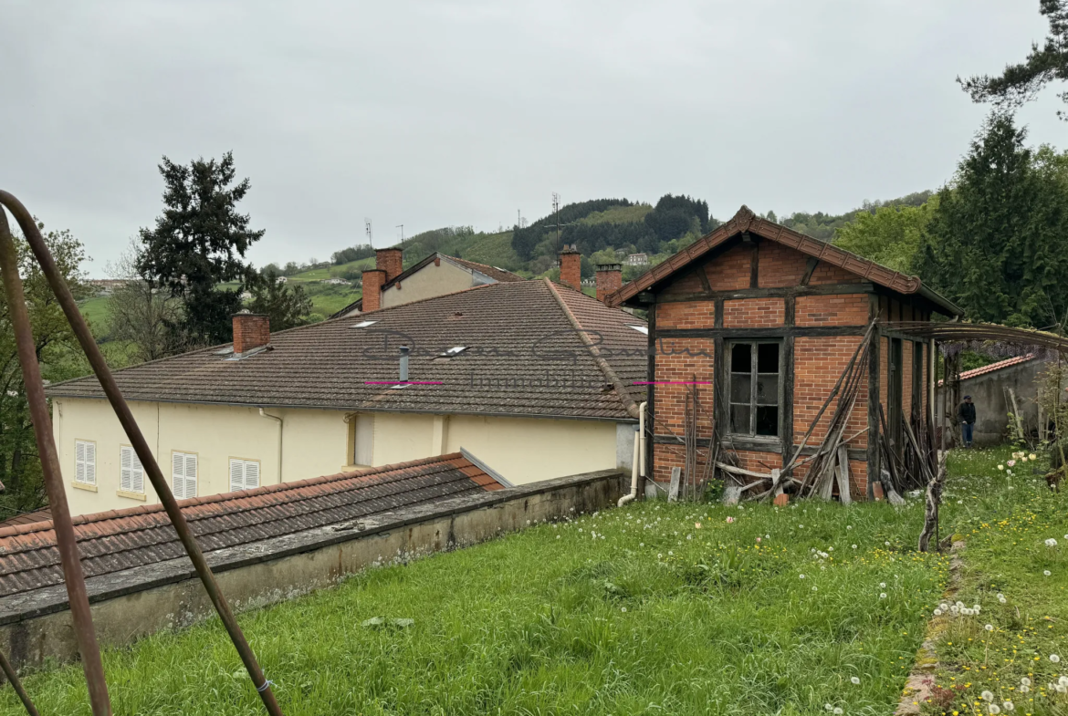 Maison de caractère à Thizy-les-Bourgs - 230 m² habitable 