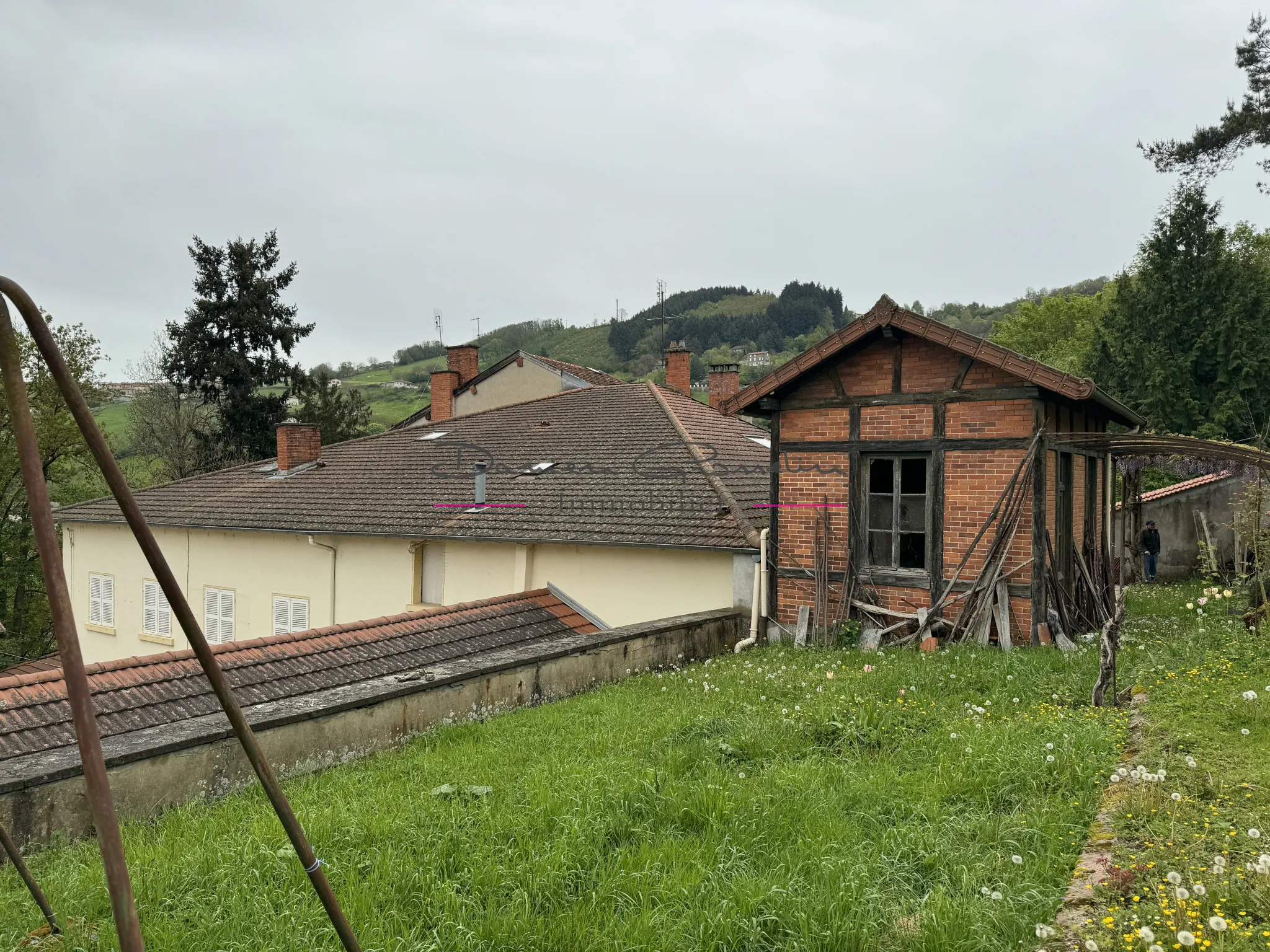 Maison de caractère à Thizy-les-Bourgs - 230 m² habitable 