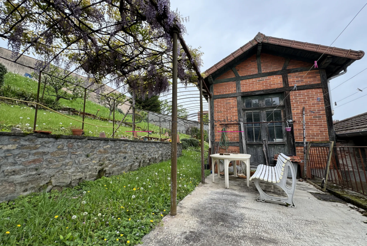 Maison de caractère à Thizy-les-Bourgs - 230 m² habitable 