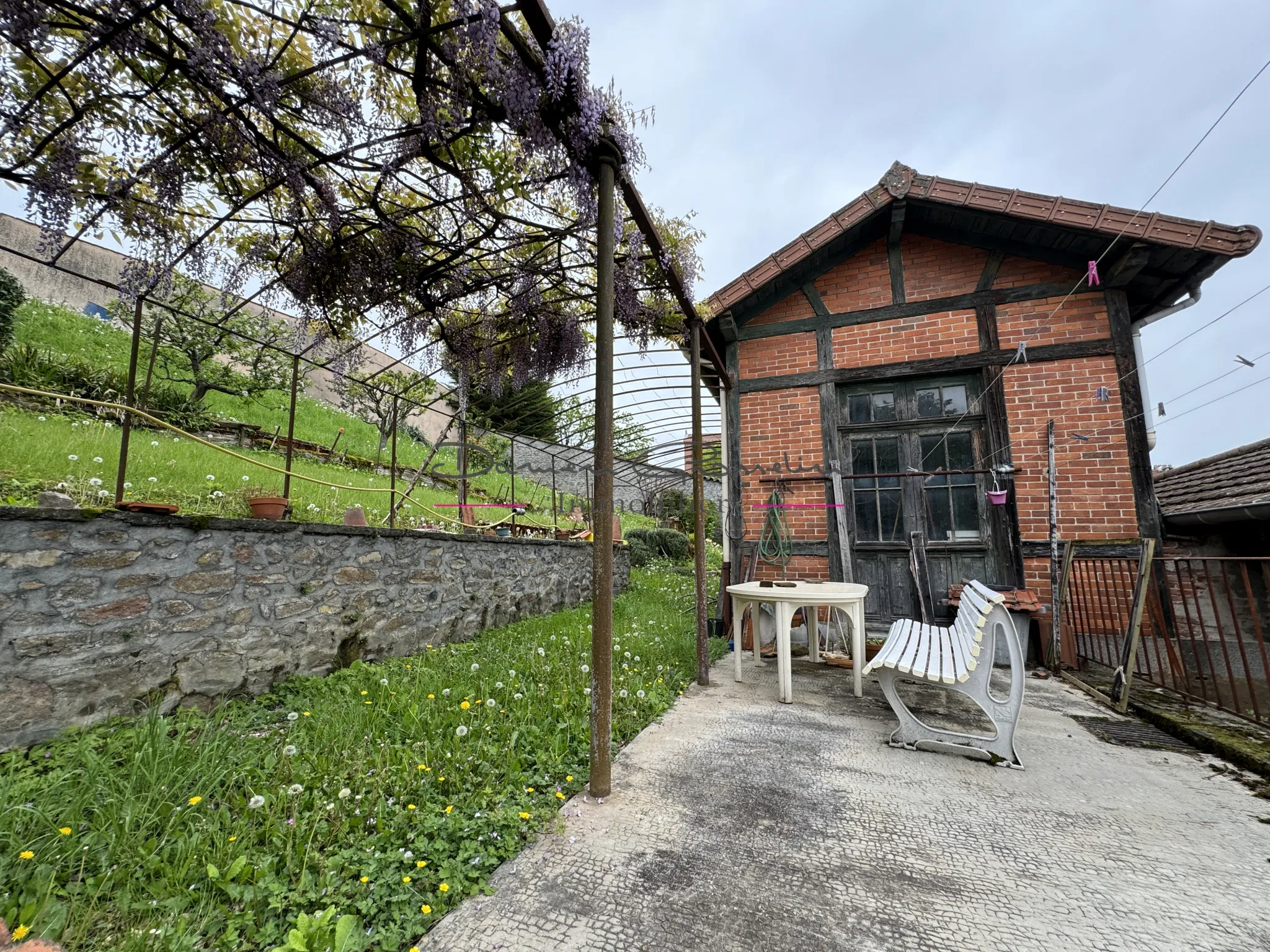 Maison de caractère à Thizy-les-Bourgs - 230 m² habitable 