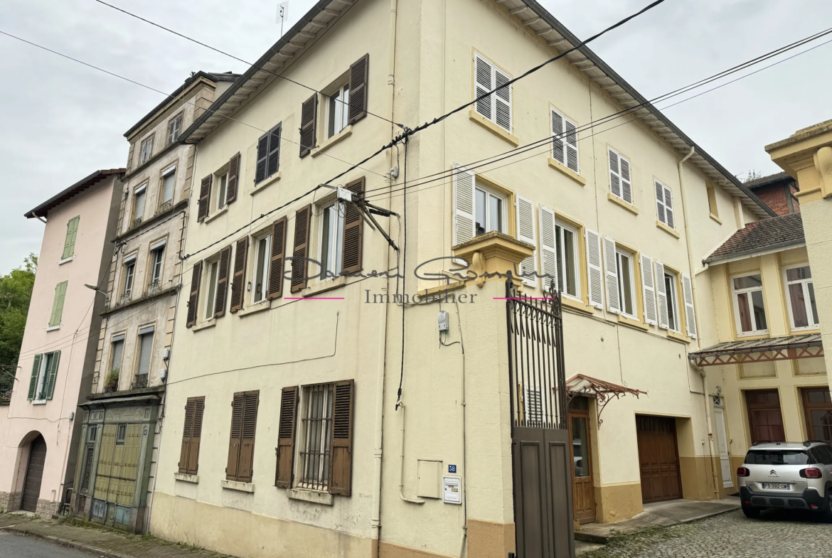 Maison de caractère à Thizy-les-Bourgs - 230 m² habitable 