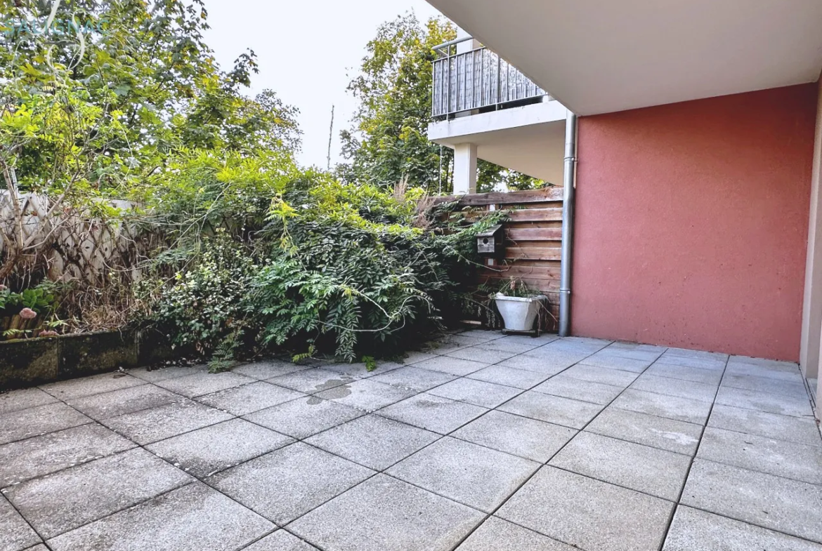 Appartement T3 Moderne de 65m² avec Terrasse et Garage à Péronnas 