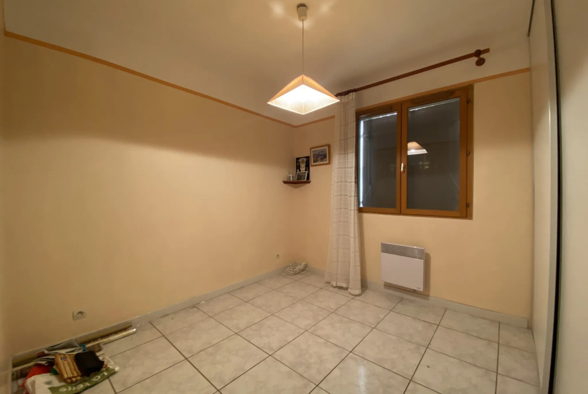 À vendre : Maison de plain-pied à Vias avec 3 chambres et garage 