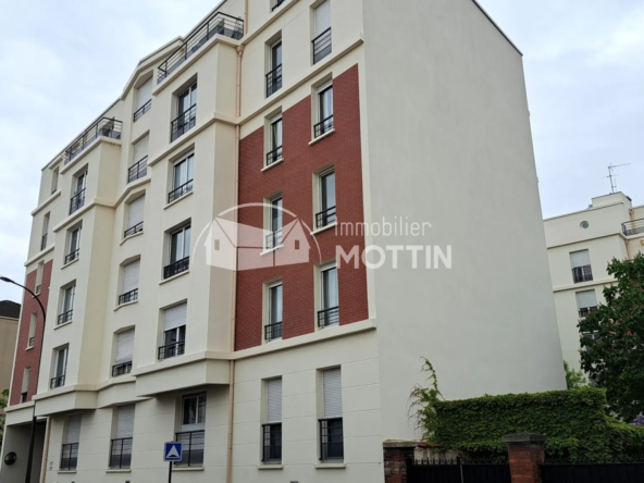 À Vitry-Sur-Seine, appartement dernier étage avec balcon