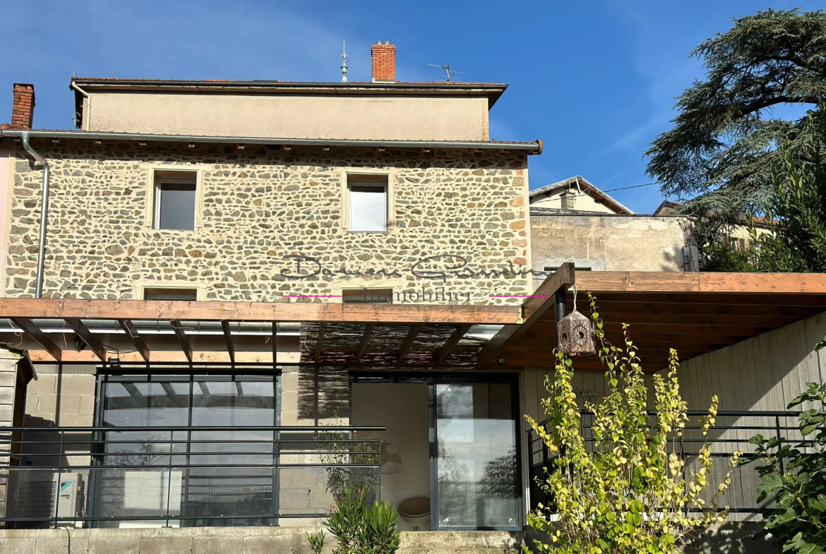 Maison à vendre à Thizy - 3 chambres, terrasse et jardin 