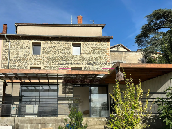 Maison à vendre à Thizy - 3 chambres, terrasse et jardin